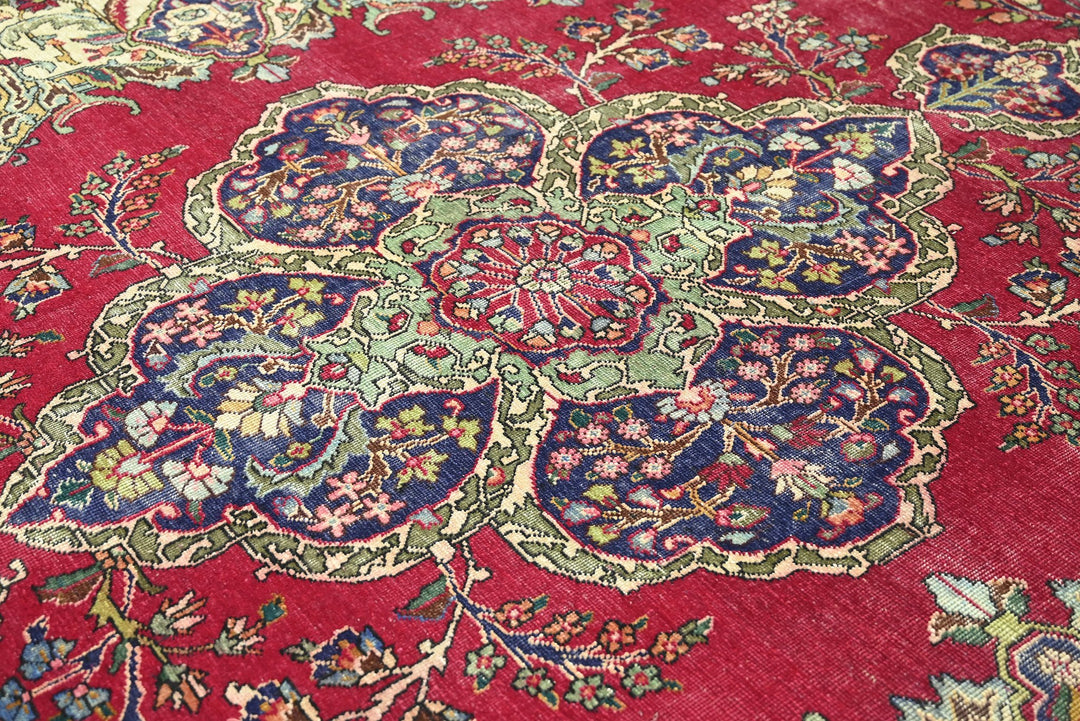 red Oversized rug 9' 11" x 12' 2"