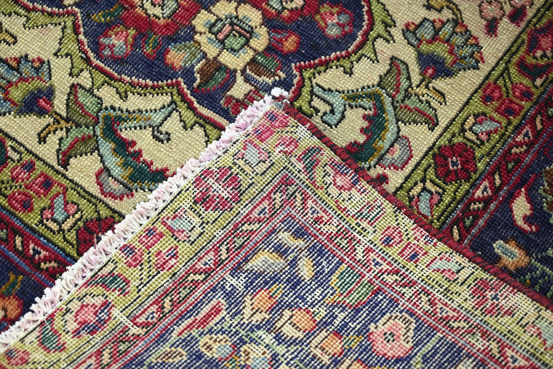 red Oversized rug 9' 11" x 12' 2"