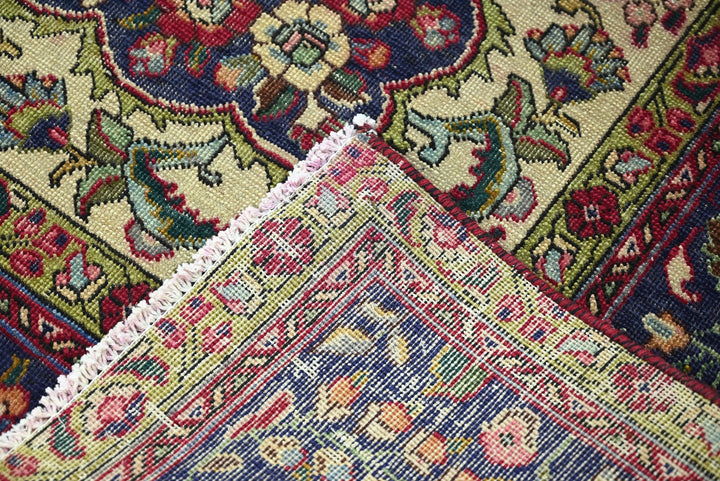 red Oversized rug 9' 11" x 12' 2"
