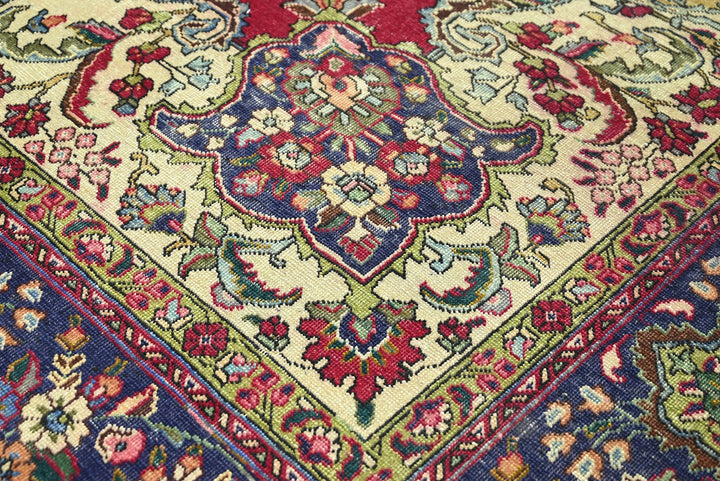 red Oversized rug 9' 11" x 12' 2"