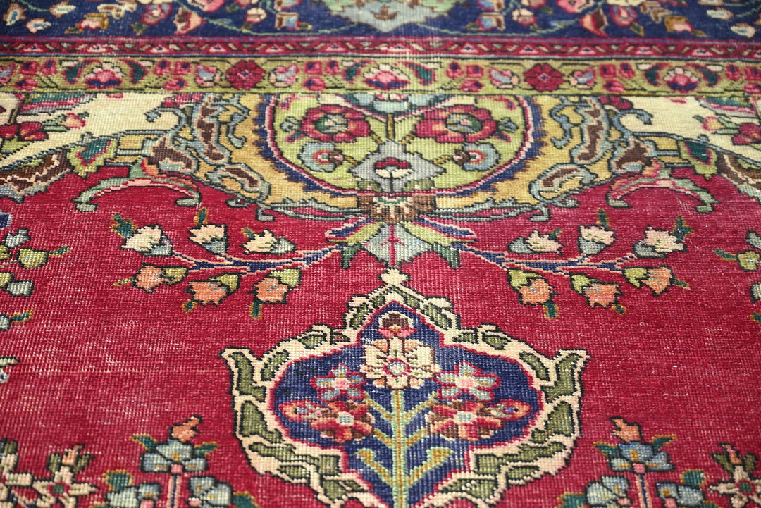 red Oversized rug 9' 11" x 12' 2"