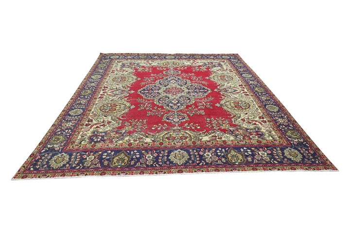 red Oversized rug 9' 11" x 12' 2"