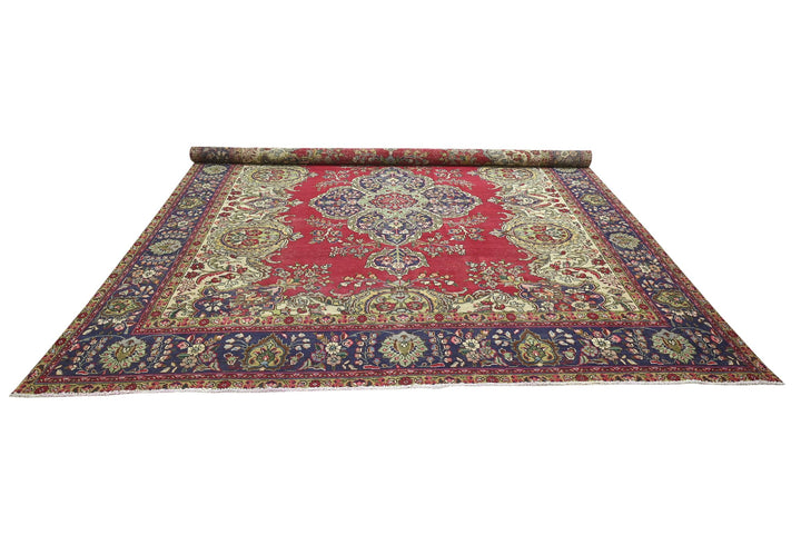red Oversized rug 9' 11" x 12' 2"