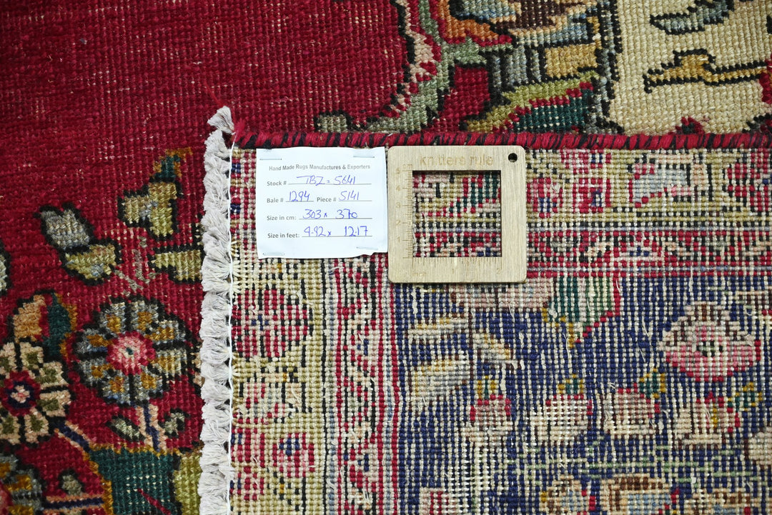 red Oversized rug 9' 11" x 12' 2"