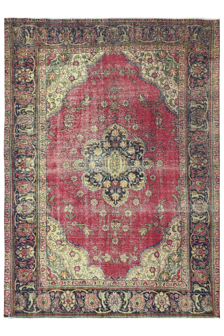 red Large rug 7' 10" x 10' 11"
