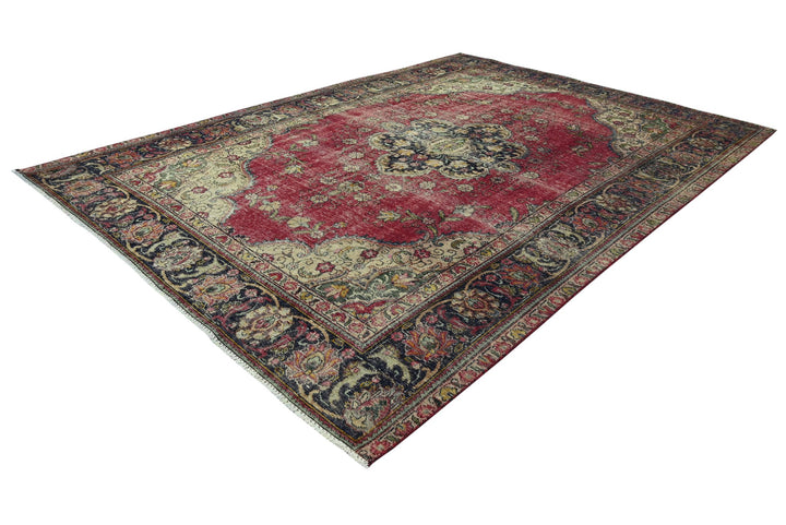 red Large rug 7' 10" x 10' 11"