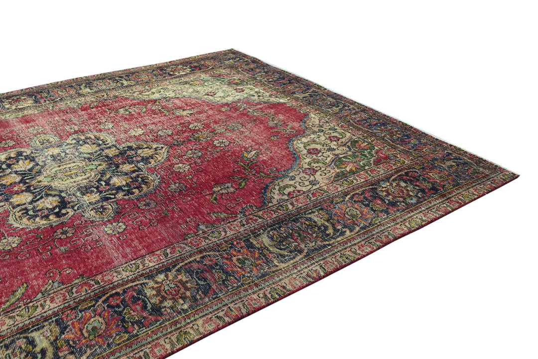 red Large rug 7' 10" x 10' 11"