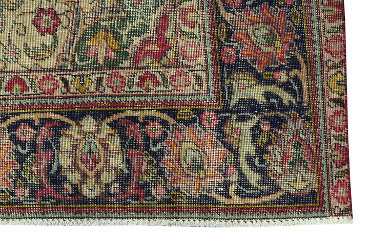 red Large rug 7' 10" x 10' 11"