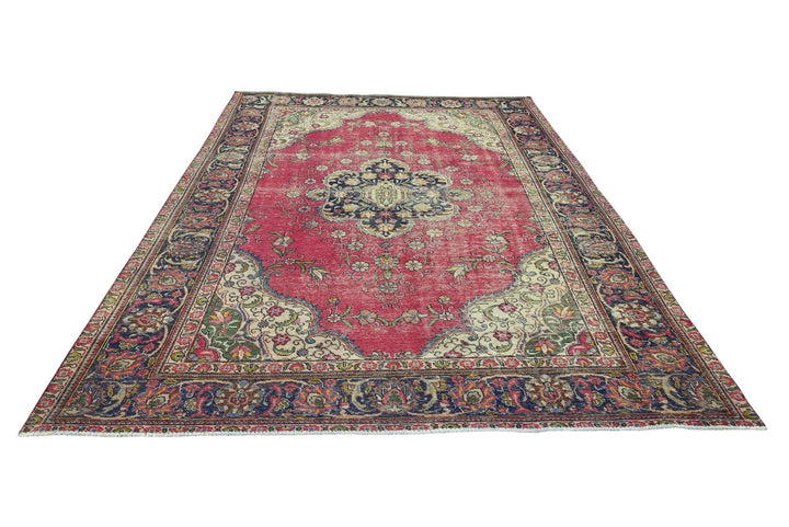 red Large rug 7' 10" x 10' 11"