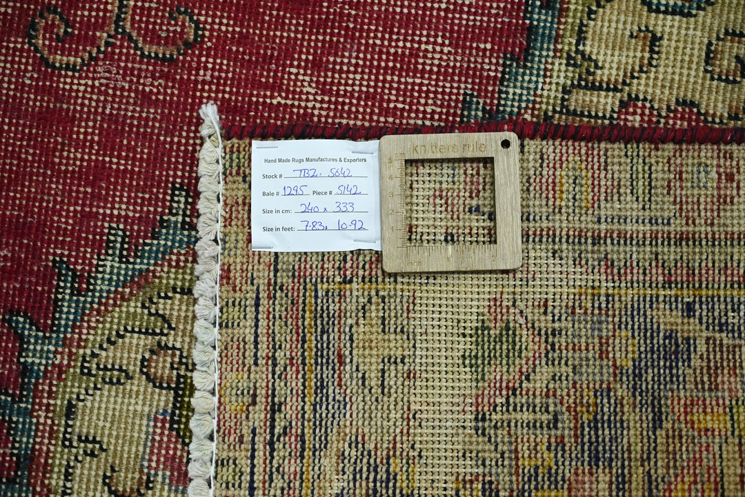 red Large rug 7' 10" x 10' 11"