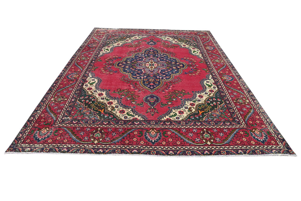 red Large rug 8' 0" x 10' 10"