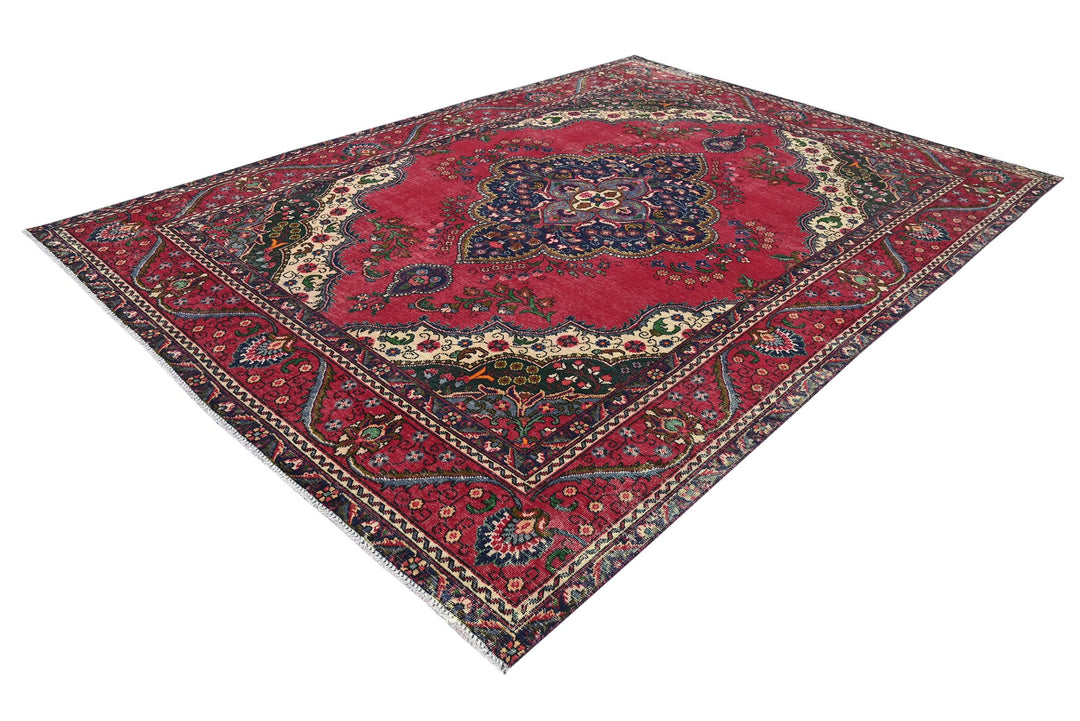 red Large rug 8' 0" x 10' 10"