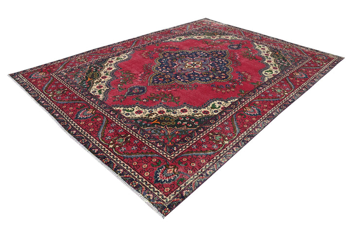 red Large rug 8' 0" x 10' 10"