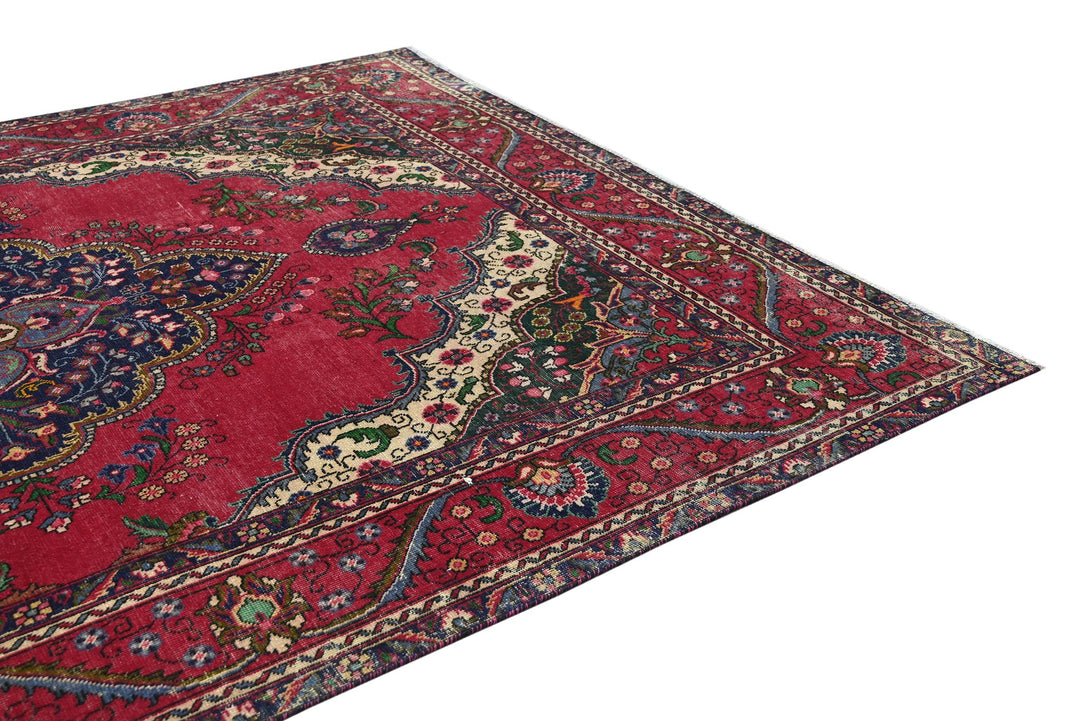 red Large rug 8' 0" x 10' 10"