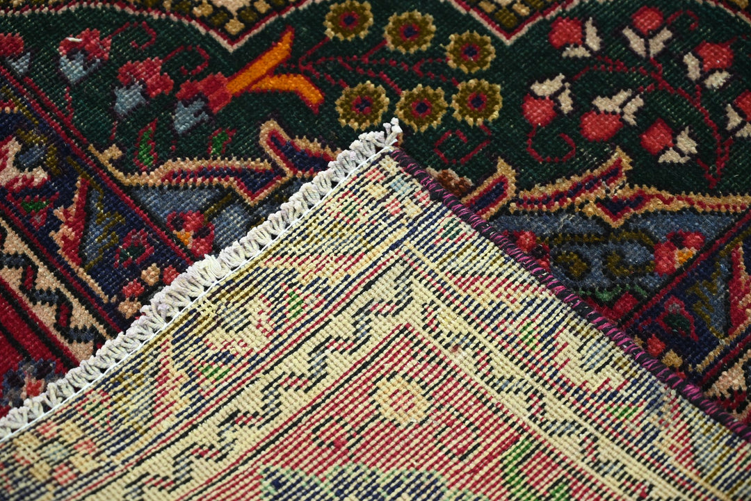 red Large rug 8' 0" x 10' 10"