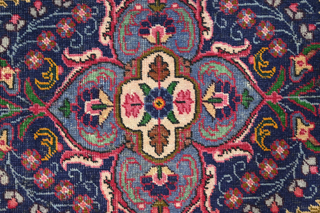 red Large rug 8' 0" x 10' 10"