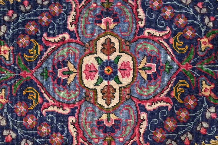 red Large rug 8' 0" x 10' 10"