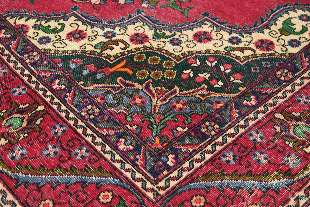 red Large rug 8' 0" x 10' 10"