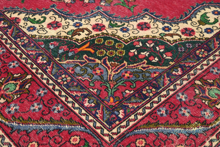 red Large rug 8' 0" x 10' 10"