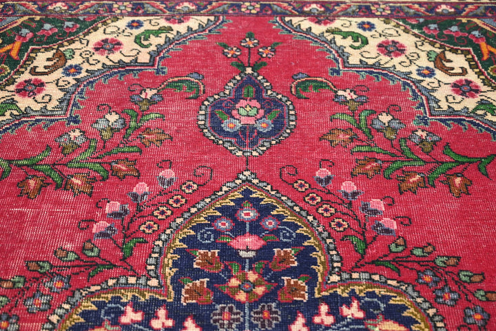 red Large rug 8' 0" x 10' 10"