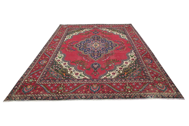 red Large rug 8' 0" x 10' 10"