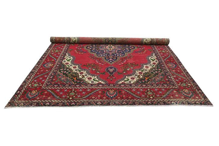 red Large rug 8' 0" x 10' 10"