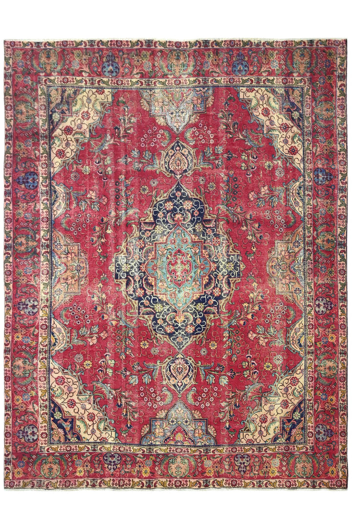 red Oversized rug 9' 4" x 12' 3"