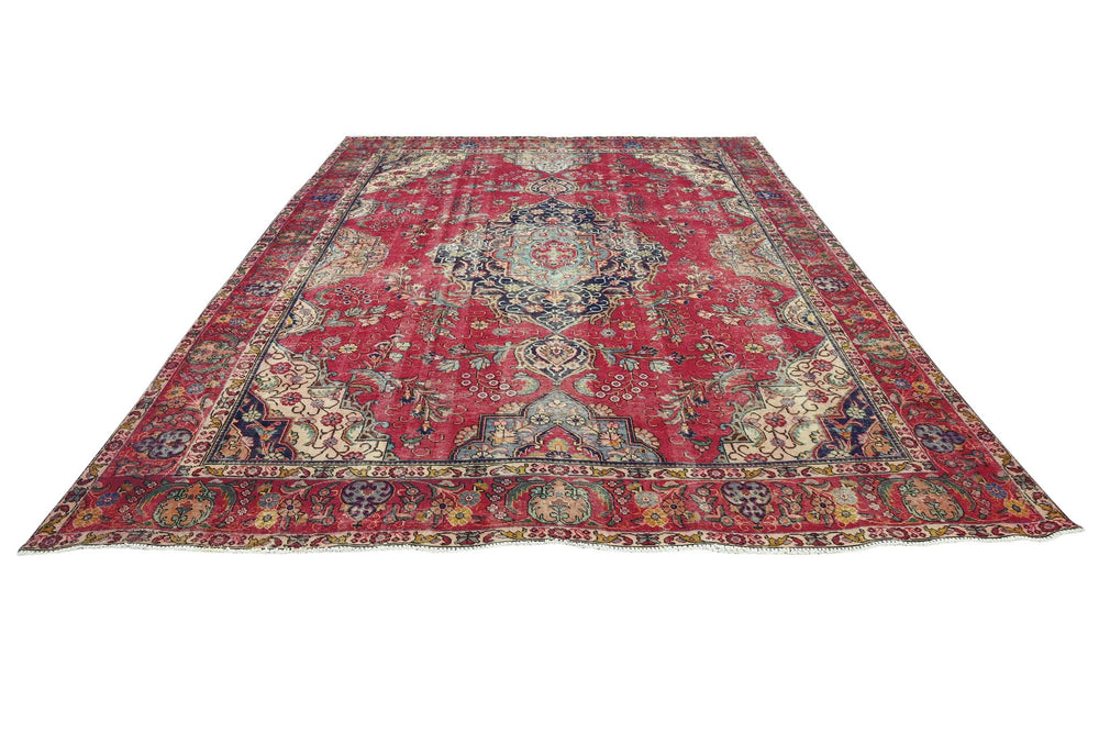 red Oversized rug 9' 4" x 12' 3"