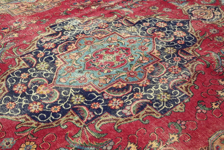 red Oversized rug 9' 4" x 12' 3"