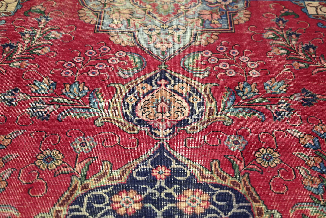 red Oversized rug 9' 4" x 12' 3"