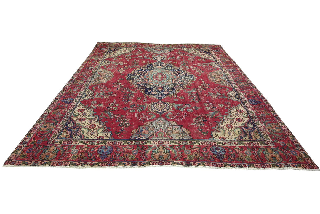 red Oversized rug 9' 4" x 12' 3"