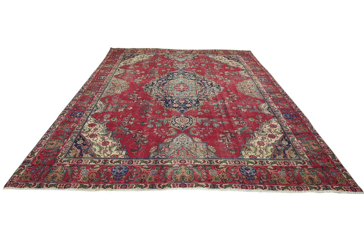 red Oversized rug 9' 4" x 12' 3"