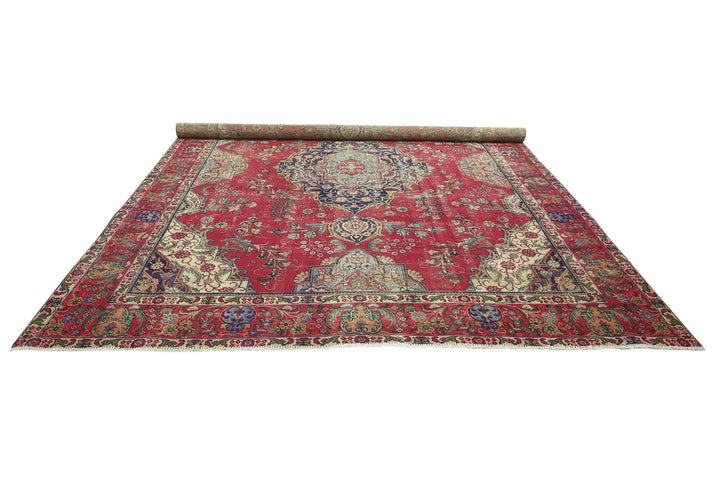 red Oversized rug 9' 4" x 12' 3"