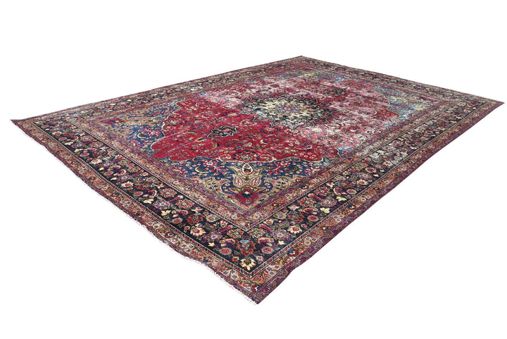 red Oversized rug 9' 0" x 12' 5"