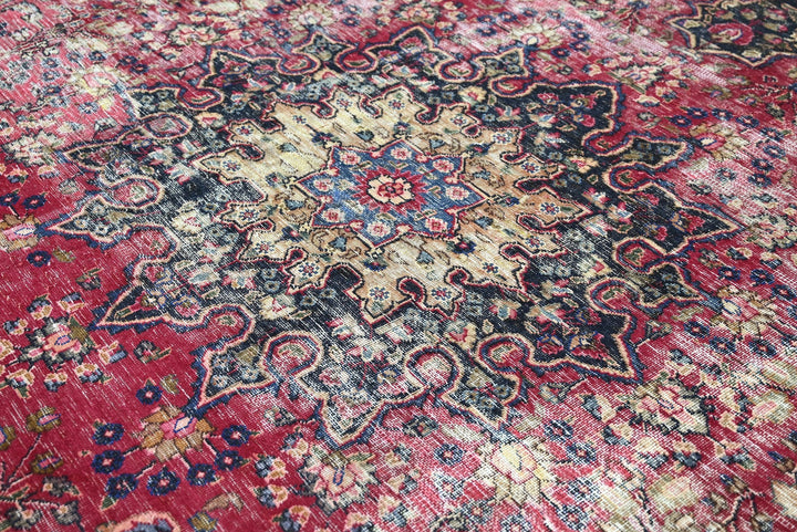 red Oversized rug 9' 0" x 12' 5"