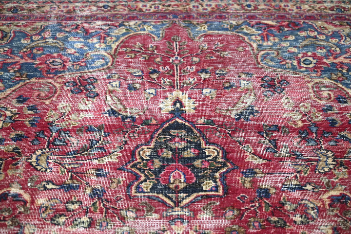 red Oversized rug 9' 0" x 12' 5"