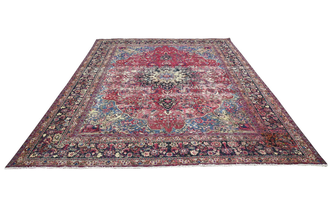 red Oversized rug 9' 0" x 12' 5"