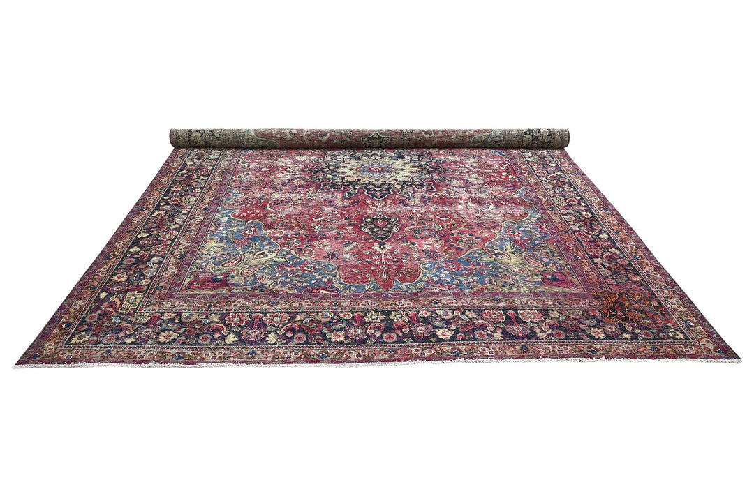 red Oversized rug 9' 0" x 12' 5"