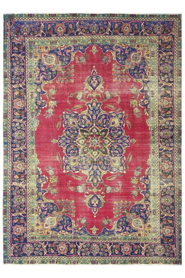 red Oversized rug 8' 4" x 11' 9"