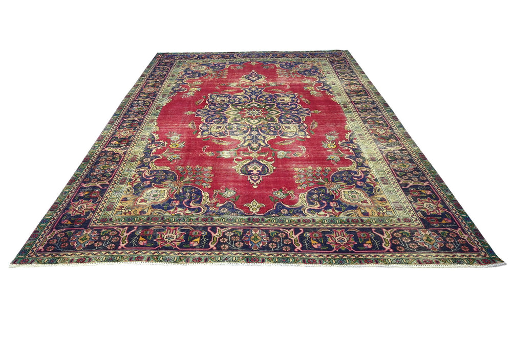 red Oversized rug 8' 4" x 11' 9"