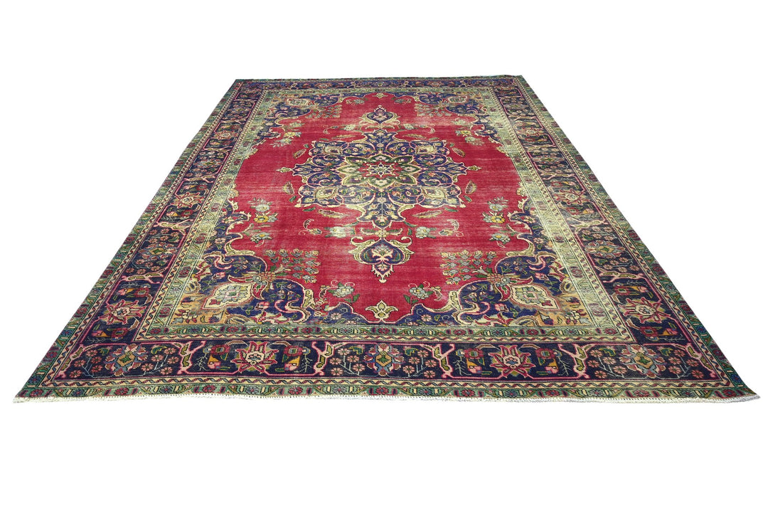 red Oversized rug 8' 4" x 11' 9"
