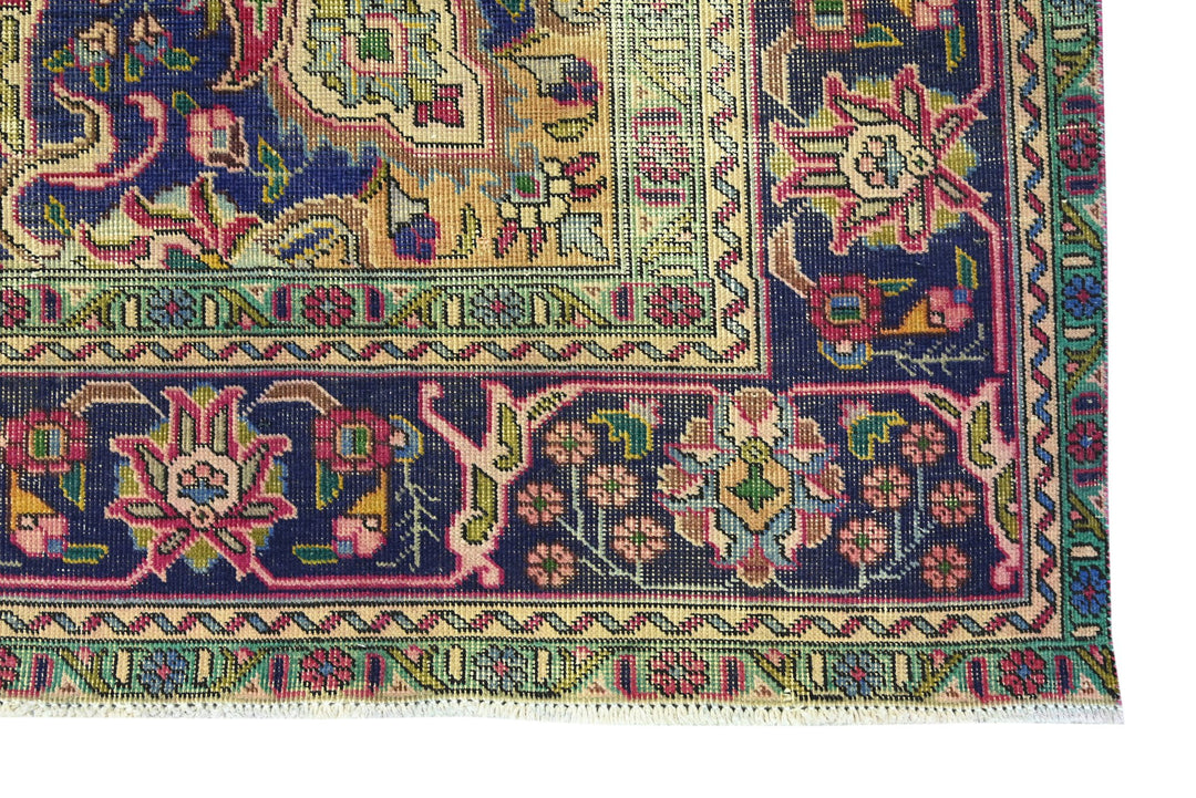 red Oversized rug 8' 4" x 11' 9"