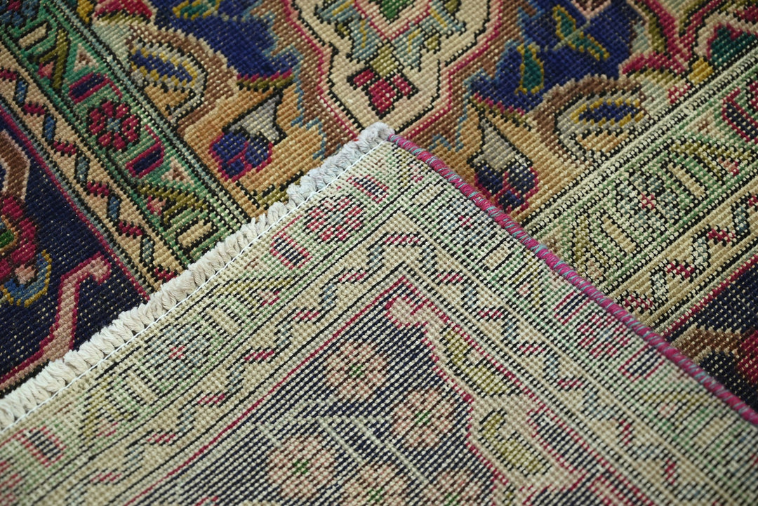 red Oversized rug 8' 4" x 11' 9"