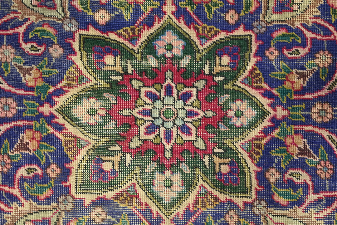 red Oversized rug 8' 4" x 11' 9"