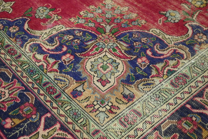 red Oversized rug 8' 4" x 11' 9"