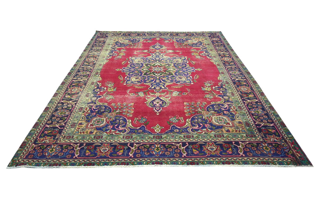 red Oversized rug 8' 4" x 11' 9"