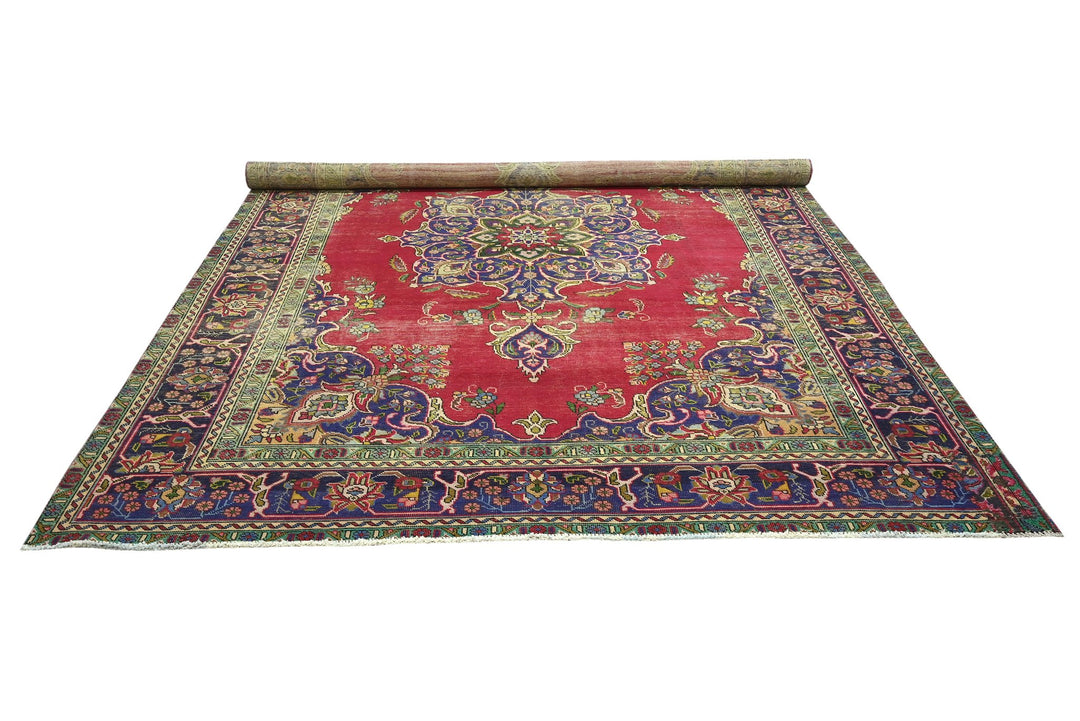 red Oversized rug 8' 4" x 11' 9"