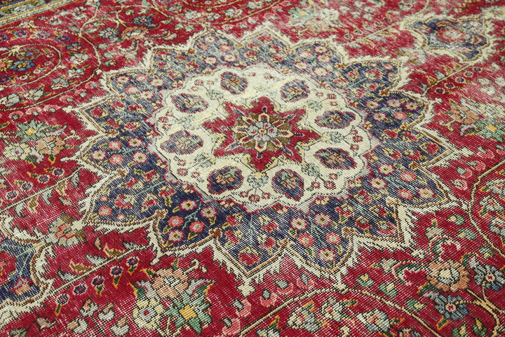red Oversized rug 8' 2" x 11' 7"