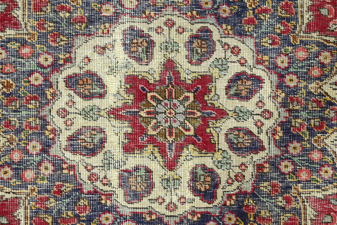 red Oversized rug 8' 2" x 11' 7"