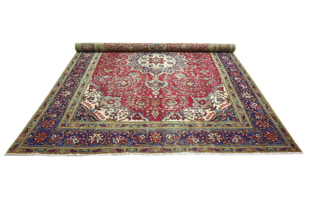 red Oversized rug 8' 2" x 11' 7"